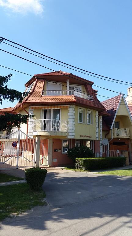 Boglarka Apartman Хайдусобосло Экстерьер фото